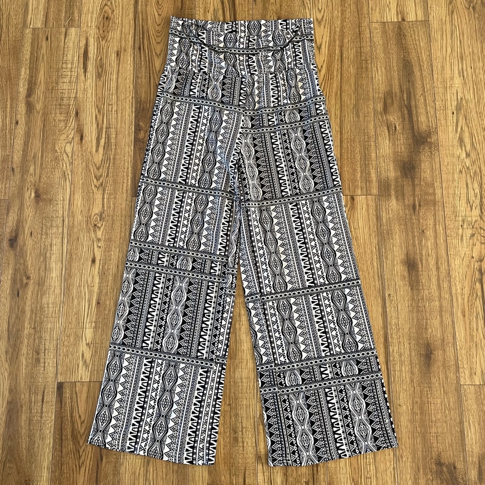 Wide leg black and white printed pant